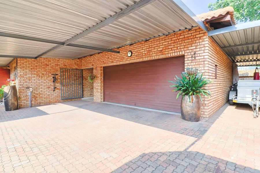 4 Bedroom Property for Sale in New Redruth Gauteng