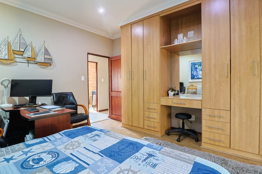 4 Bedroom Property for Sale in New Redruth Gauteng