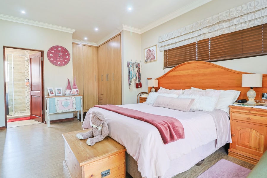 4 Bedroom Property for Sale in New Redruth Gauteng