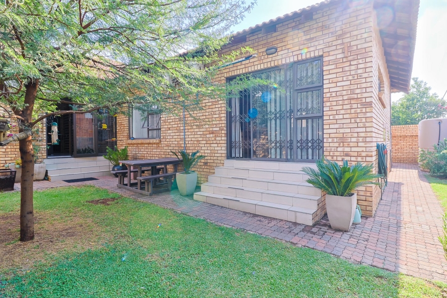 4 Bedroom Property for Sale in New Redruth Gauteng