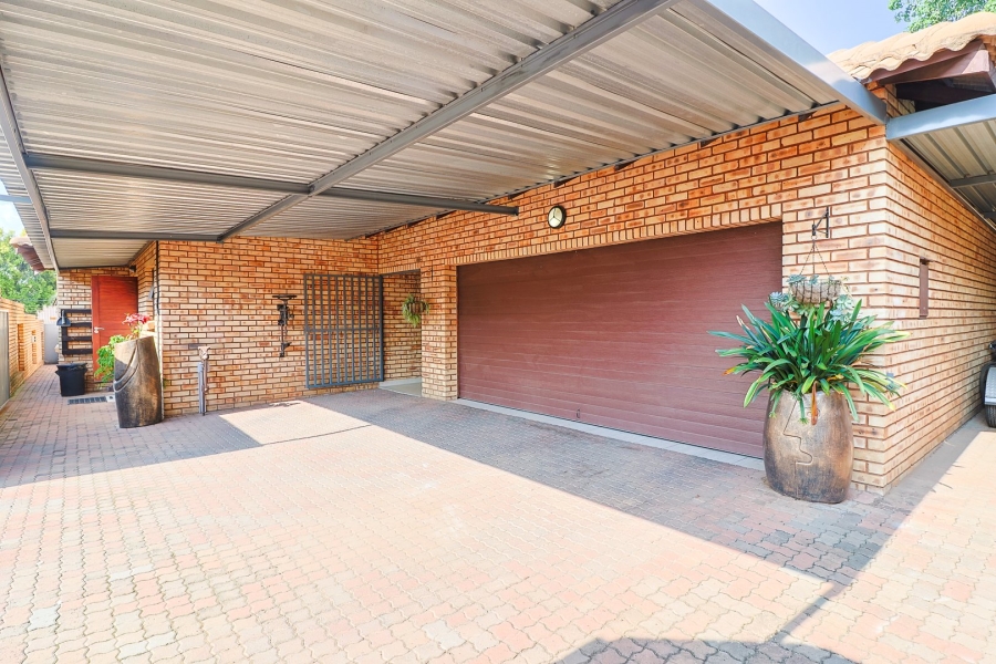 4 Bedroom Property for Sale in New Redruth Gauteng