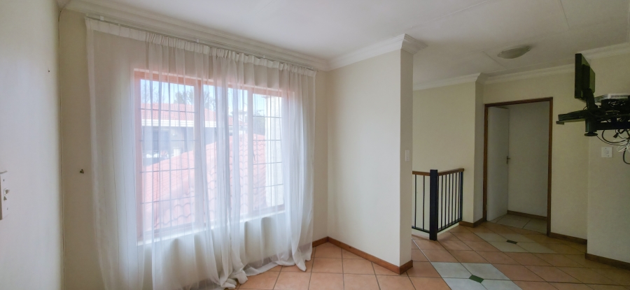 3 Bedroom Property for Sale in Faerie Glen Gauteng