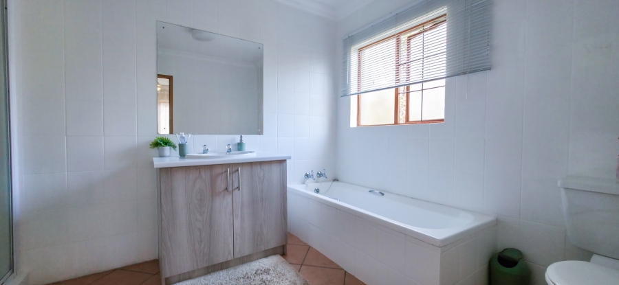 3 Bedroom Property for Sale in Faerie Glen Gauteng