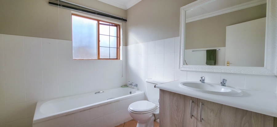 3 Bedroom Property for Sale in Faerie Glen Gauteng