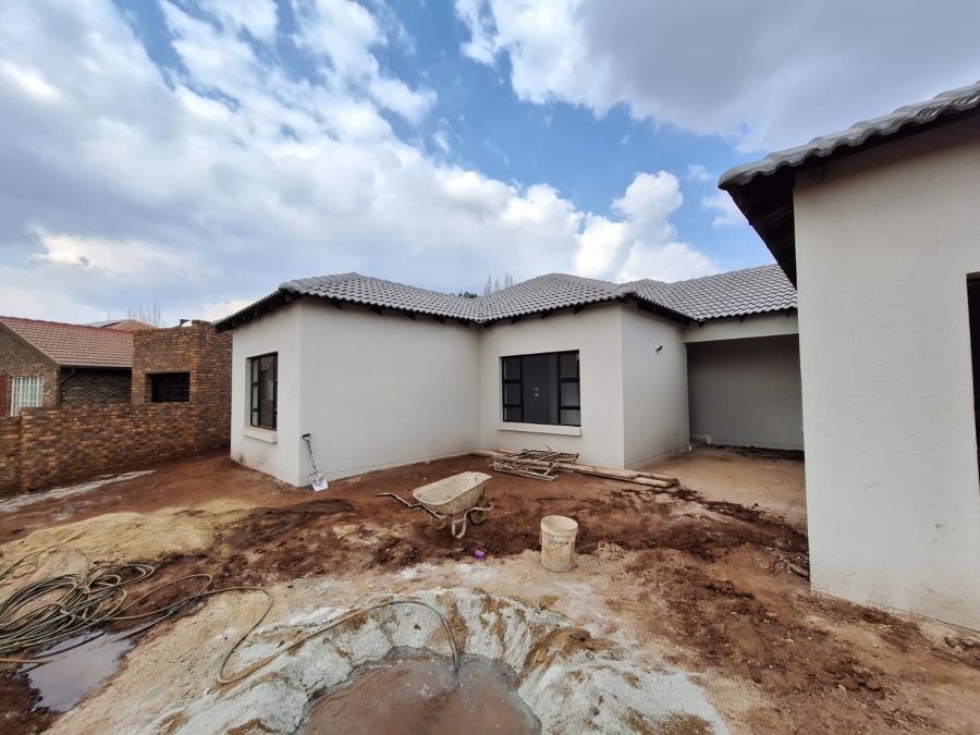 4 Bedroom Property for Sale in Wierdaglen Estate Gauteng