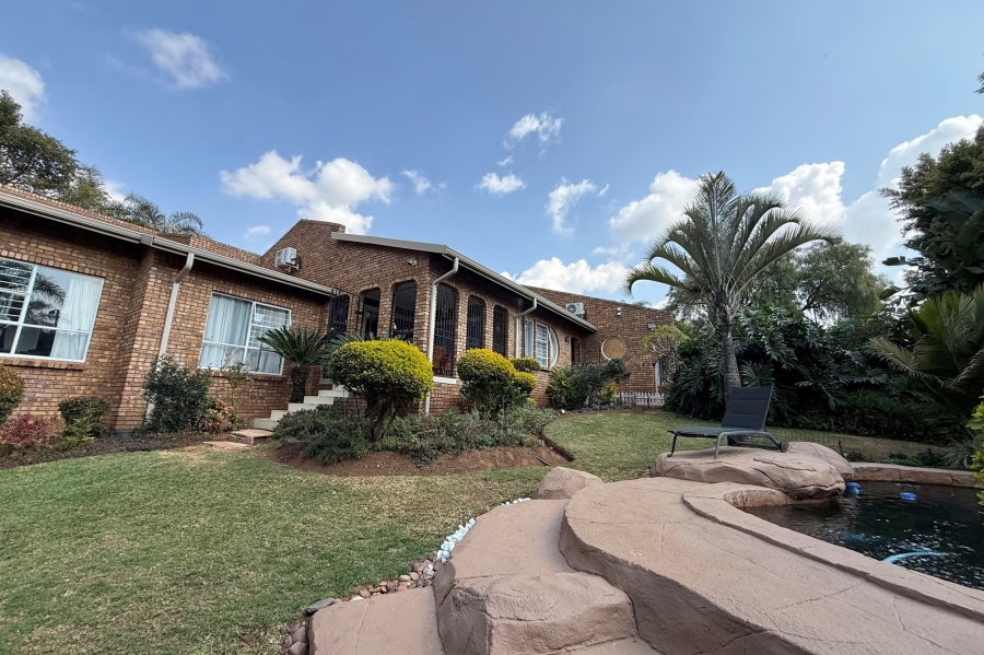 5 Bedroom Property for Sale in Moreleta Park Gauteng