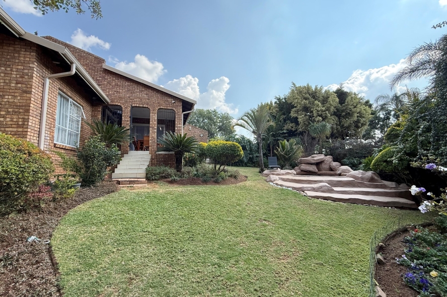 5 Bedroom Property for Sale in Moreleta Park Gauteng