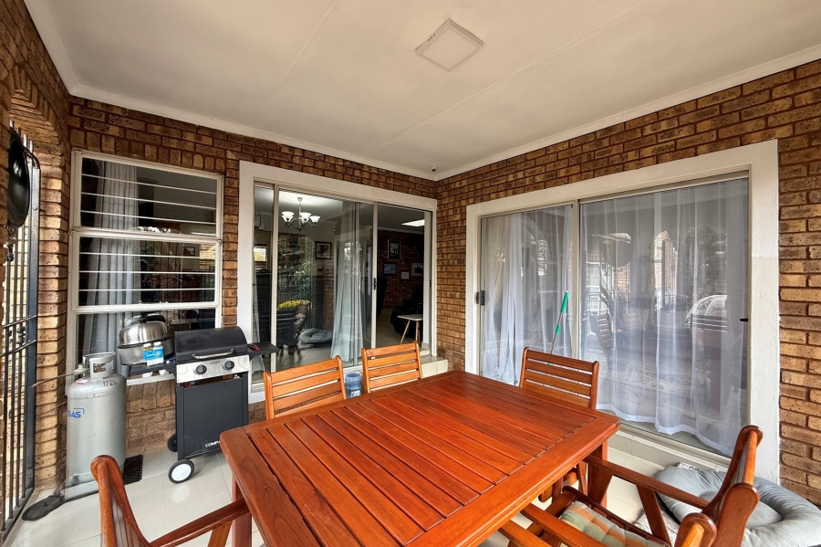 5 Bedroom Property for Sale in Moreleta Park Gauteng