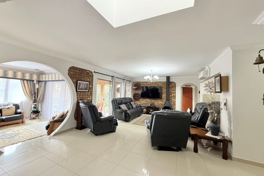 5 Bedroom Property for Sale in Moreleta Park Gauteng