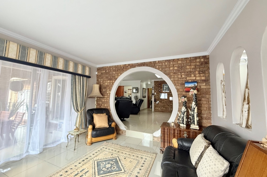 5 Bedroom Property for Sale in Moreleta Park Gauteng