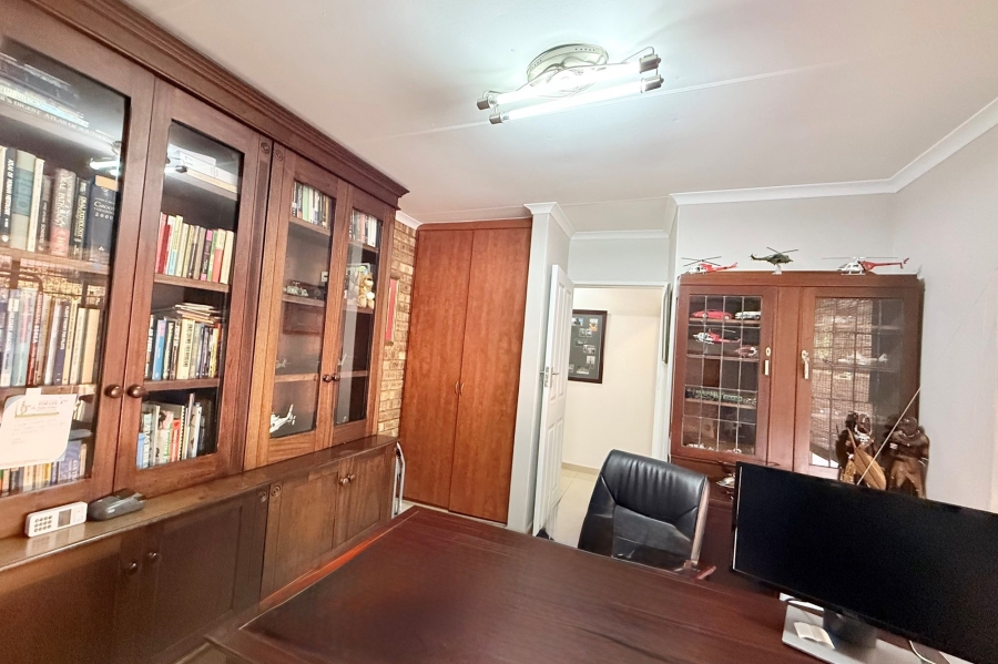5 Bedroom Property for Sale in Moreleta Park Gauteng