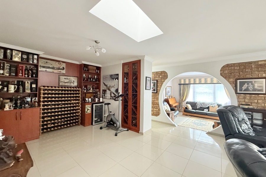 5 Bedroom Property for Sale in Moreleta Park Gauteng