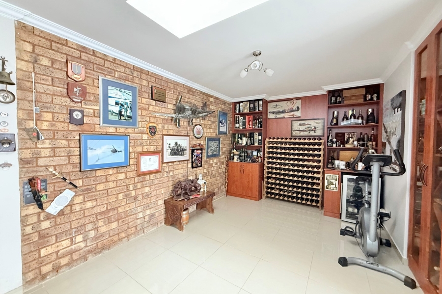 5 Bedroom Property for Sale in Moreleta Park Gauteng