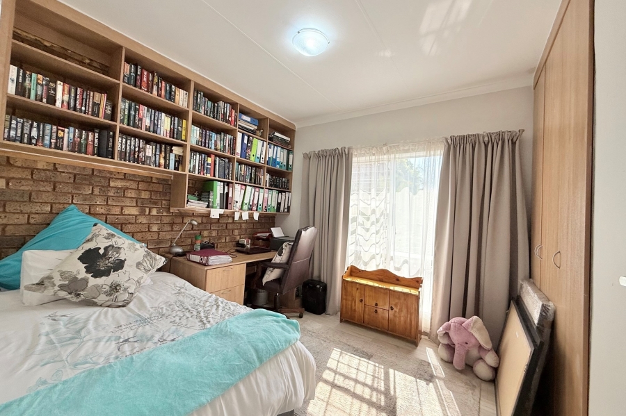 5 Bedroom Property for Sale in Moreleta Park Gauteng