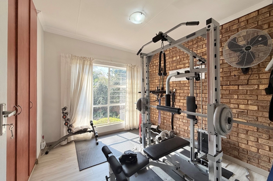 5 Bedroom Property for Sale in Moreleta Park Gauteng