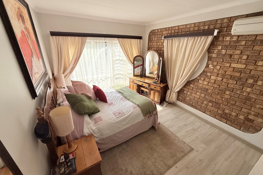 5 Bedroom Property for Sale in Moreleta Park Gauteng