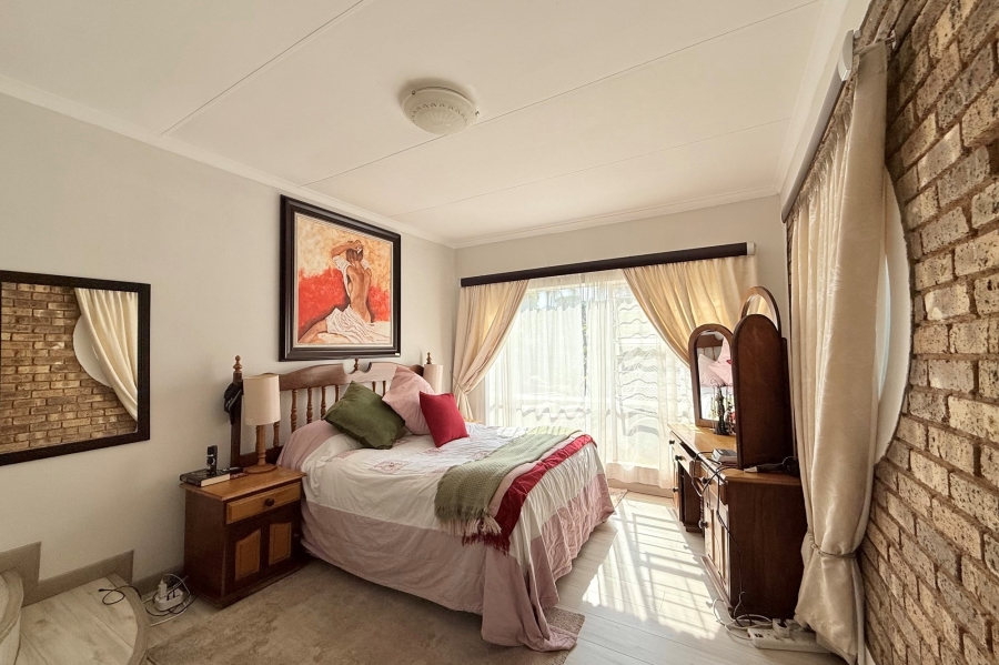 5 Bedroom Property for Sale in Moreleta Park Gauteng