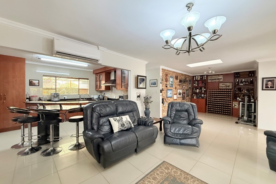 5 Bedroom Property for Sale in Moreleta Park Gauteng