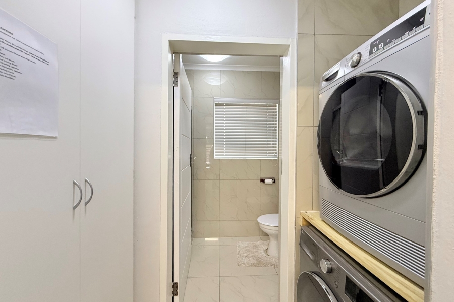 5 Bedroom Property for Sale in Moreleta Park Gauteng