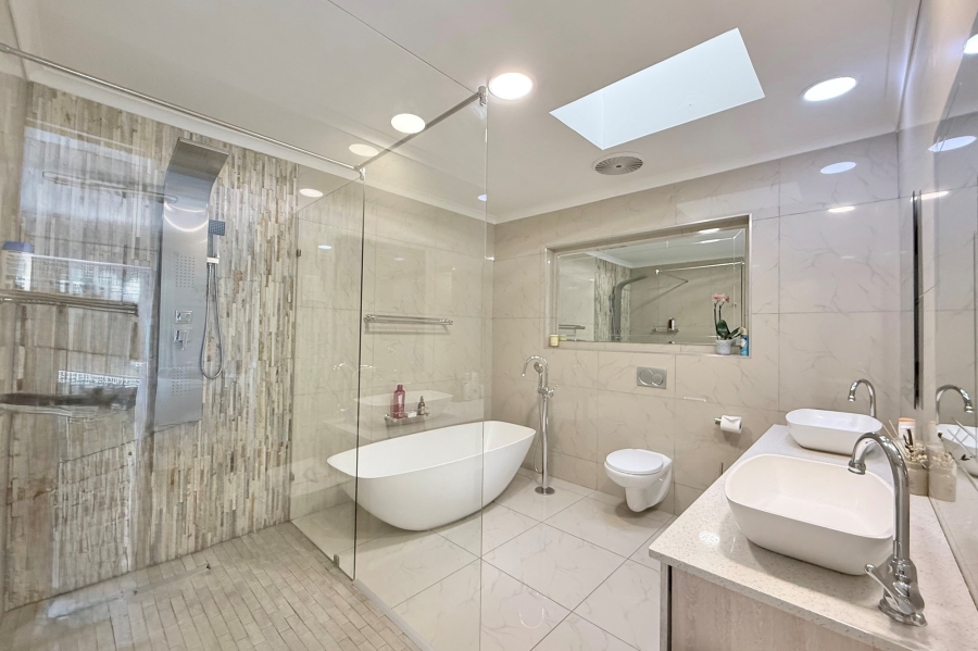 5 Bedroom Property for Sale in Moreleta Park Gauteng