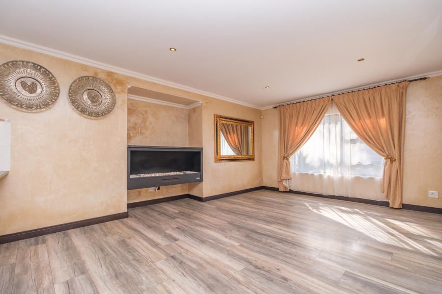 3 Bedroom Property for Sale in Pinehaven Gauteng
