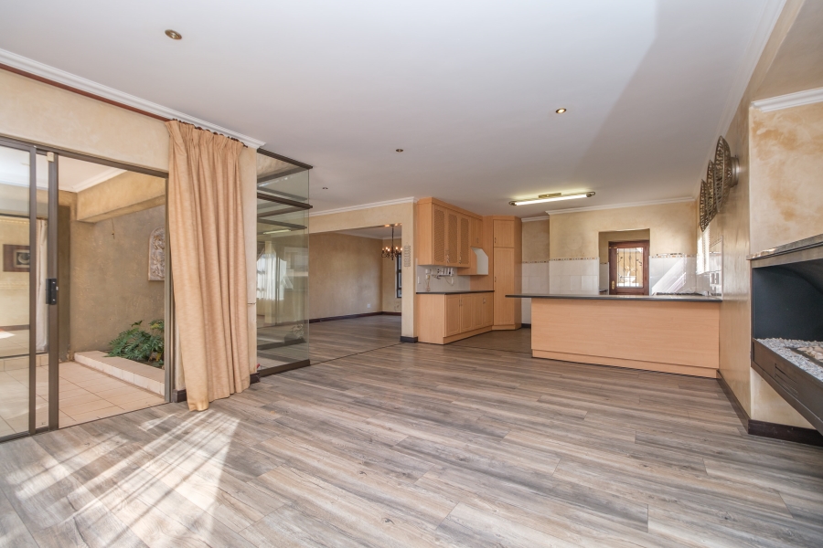 3 Bedroom Property for Sale in Pinehaven Gauteng