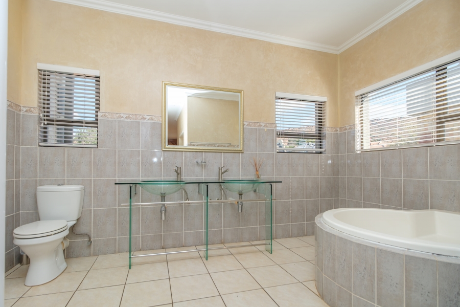 3 Bedroom Property for Sale in Pinehaven Gauteng