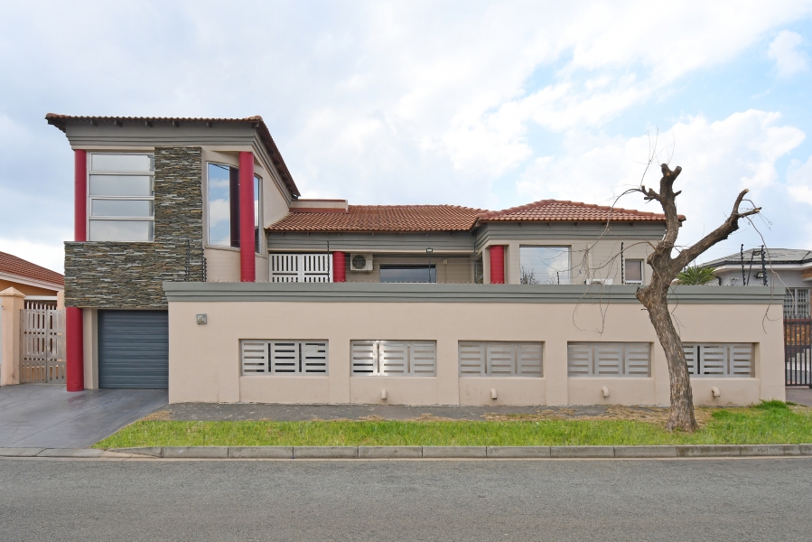 4 Bedroom Property for Sale in Crosby Gauteng