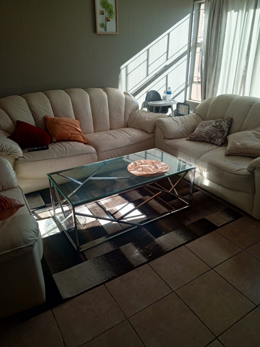 To Let 2 Bedroom Property for Rent in Vorna Valley Gauteng