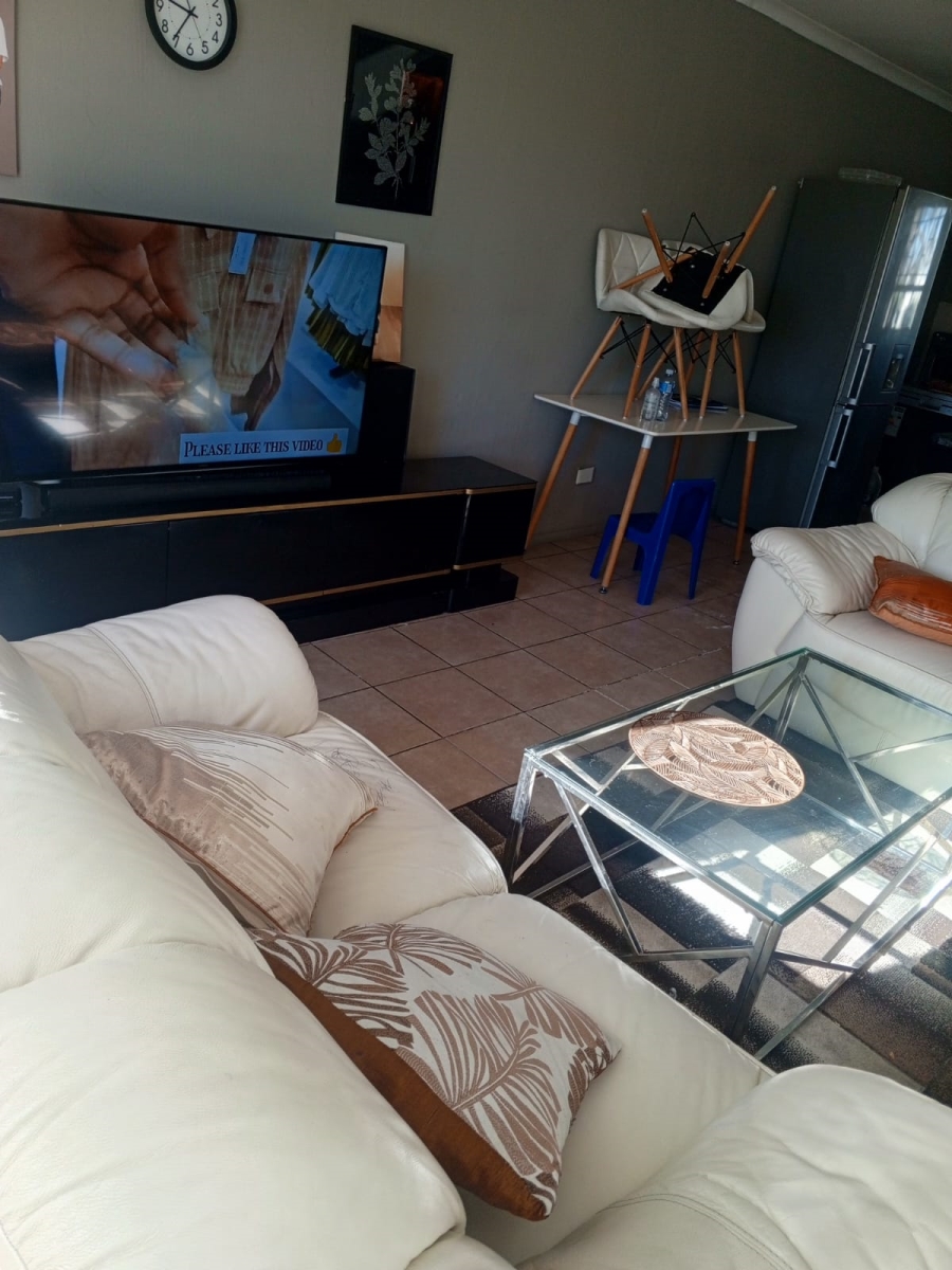 To Let 2 Bedroom Property for Rent in Vorna Valley Gauteng