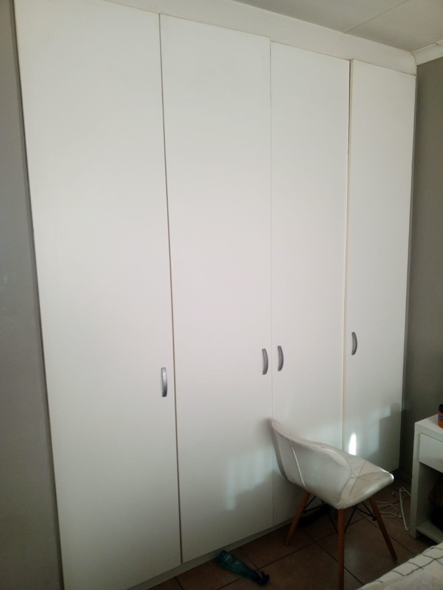 To Let 2 Bedroom Property for Rent in Vorna Valley Gauteng