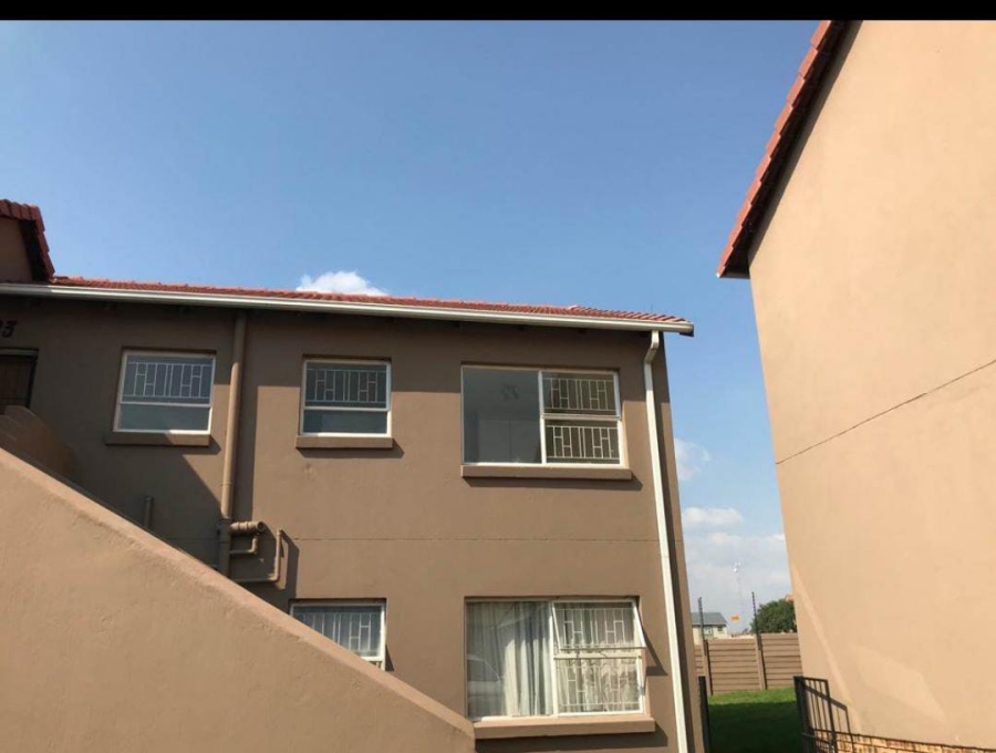 To Let 2 Bedroom Property for Rent in Vorna Valley Gauteng