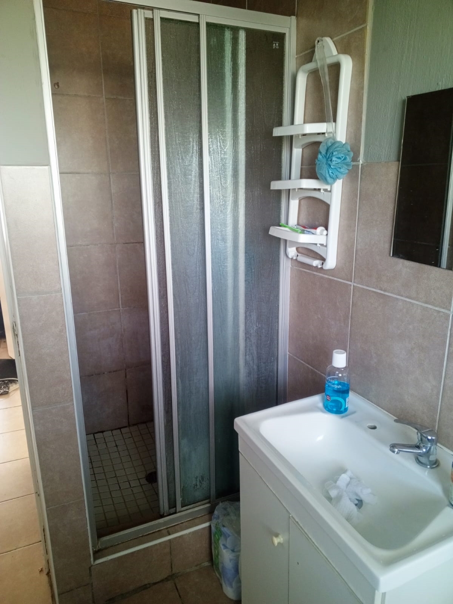 To Let 2 Bedroom Property for Rent in Vorna Valley Gauteng