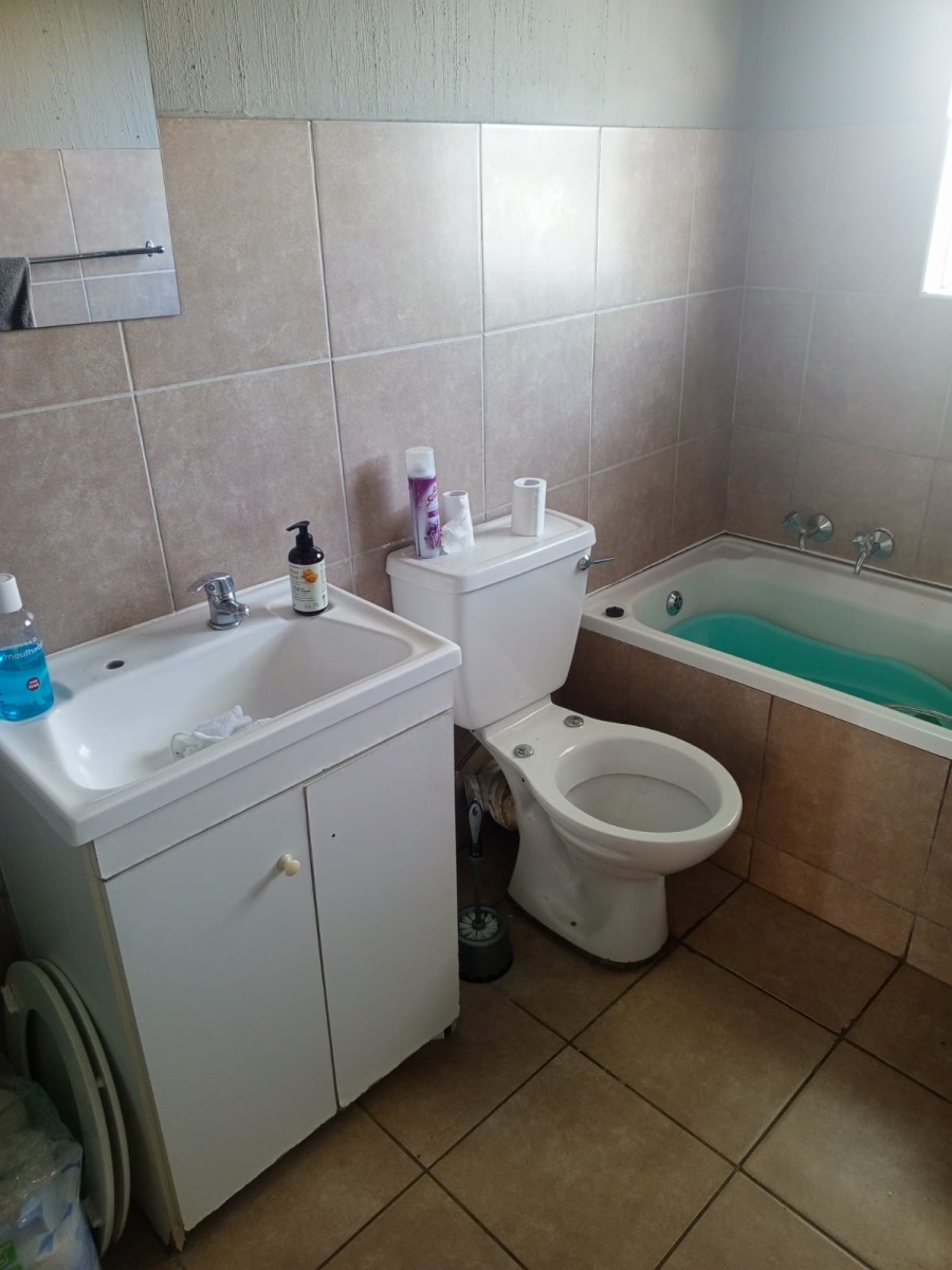 To Let 2 Bedroom Property for Rent in Vorna Valley Gauteng