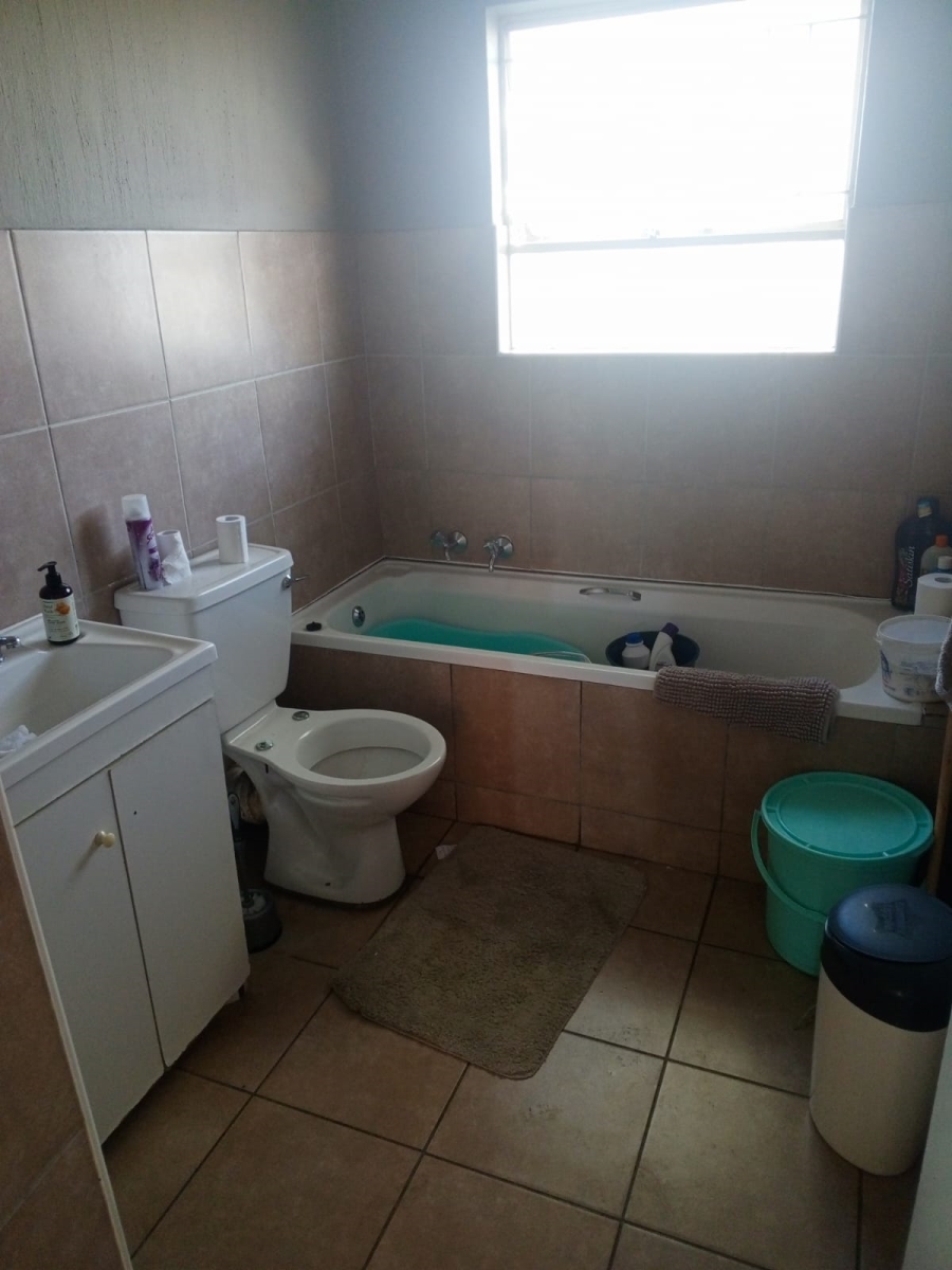 To Let 2 Bedroom Property for Rent in Vorna Valley Gauteng