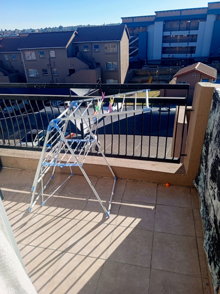 To Let 2 Bedroom Property for Rent in Vorna Valley Gauteng