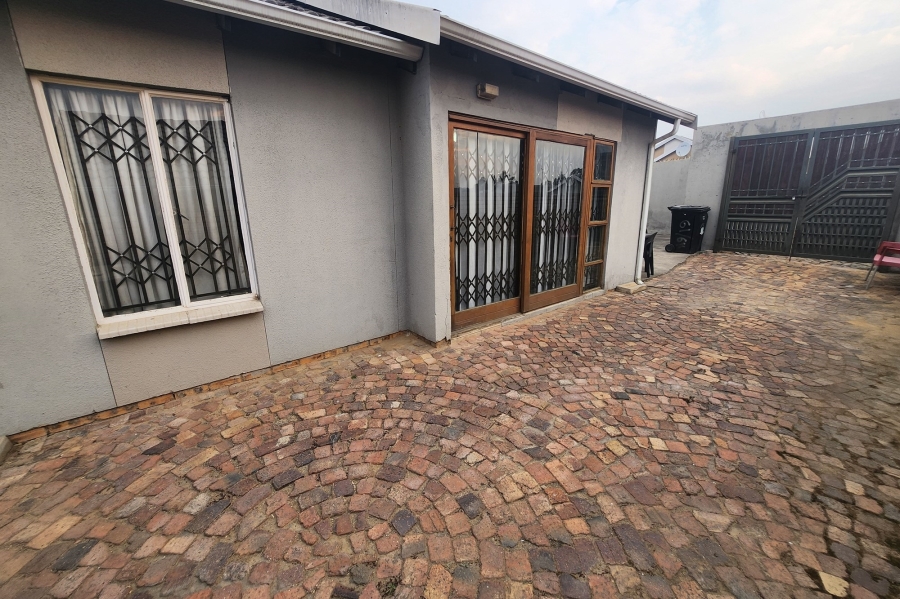2 Bedroom Property for Sale in Cosmo City Gauteng
