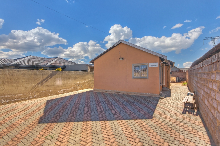 2 Bedroom Property for Sale in Protea Glen Gauteng