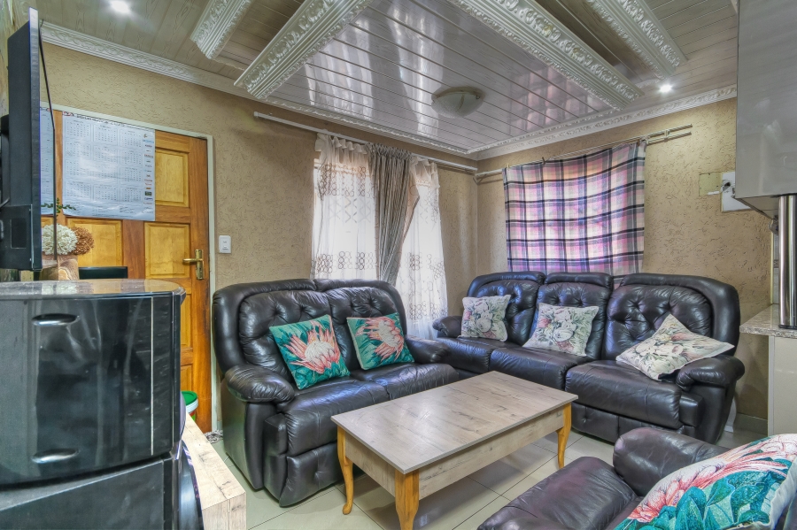 2 Bedroom Property for Sale in Protea Glen Gauteng