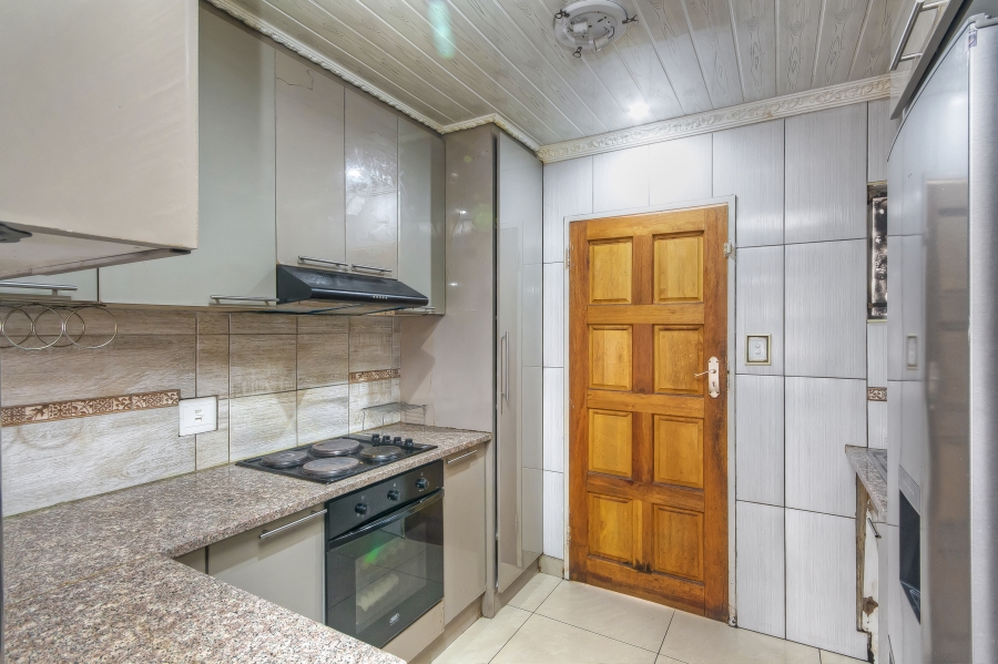 2 Bedroom Property for Sale in Protea Glen Gauteng