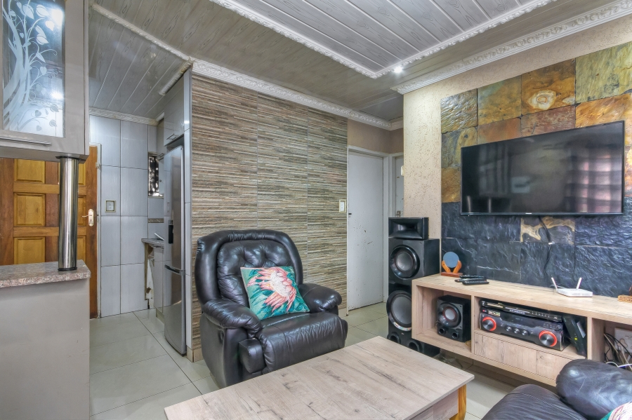 2 Bedroom Property for Sale in Protea Glen Gauteng