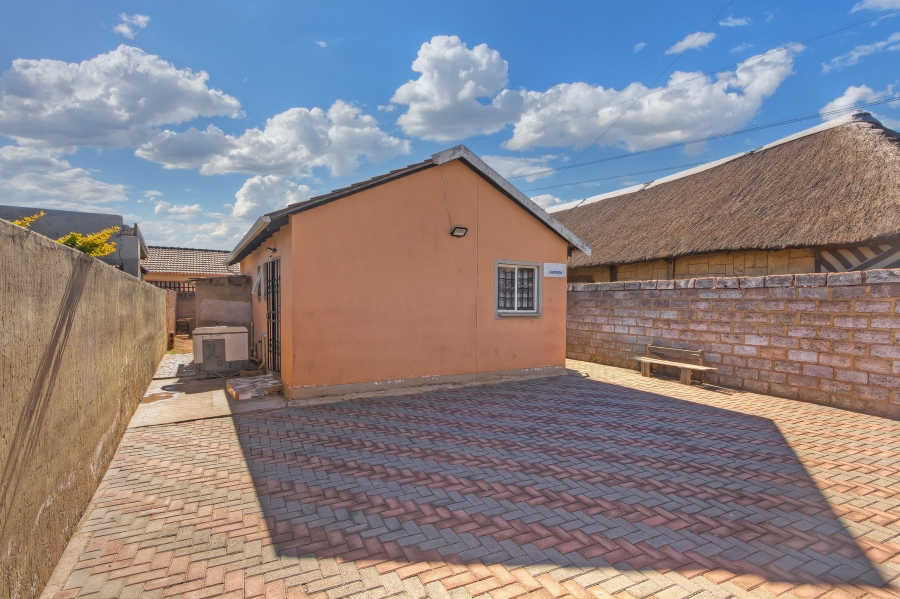 2 Bedroom Property for Sale in Protea Glen Gauteng