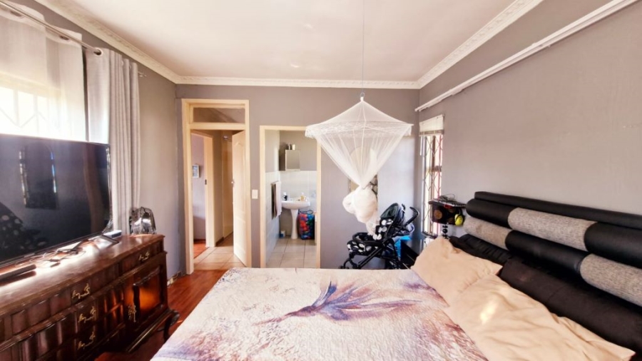 3 Bedroom Property for Sale in Brackendowns Gauteng
