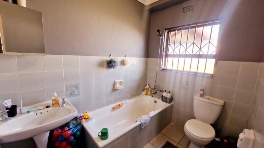 3 Bedroom Property for Sale in Brackendowns Gauteng