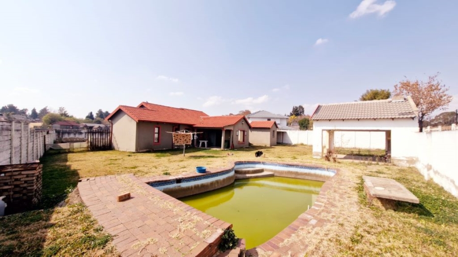 3 Bedroom Property for Sale in Brackendowns Gauteng