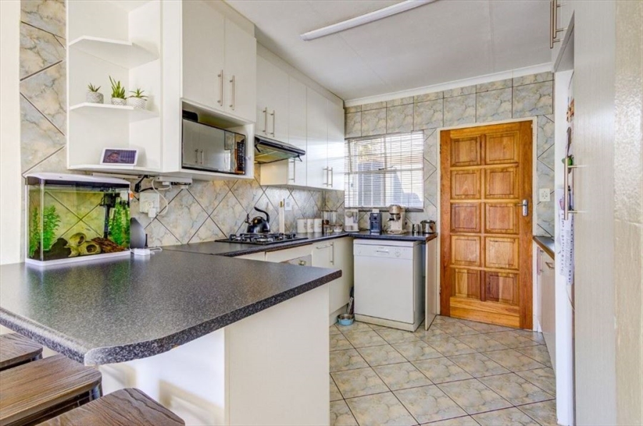 3 Bedroom Property for Sale in Glen Marais Gauteng
