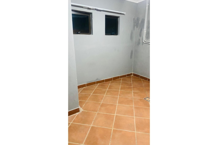 To Let 1 Bedroom Property for Rent in Buccleuch Gauteng