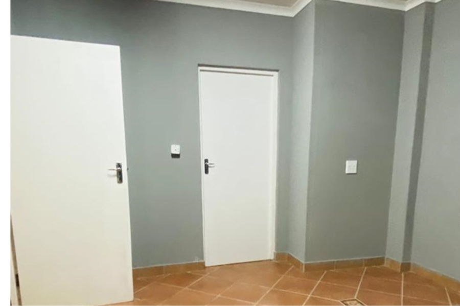 To Let 1 Bedroom Property for Rent in Buccleuch Gauteng