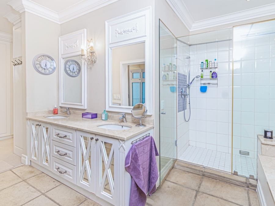 5 Bedroom Property for Sale in Fourways Gardens Gauteng