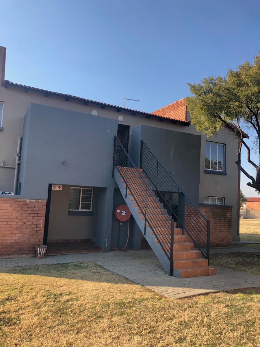 2 Bedroom Property for Sale in Willowbrook Gauteng